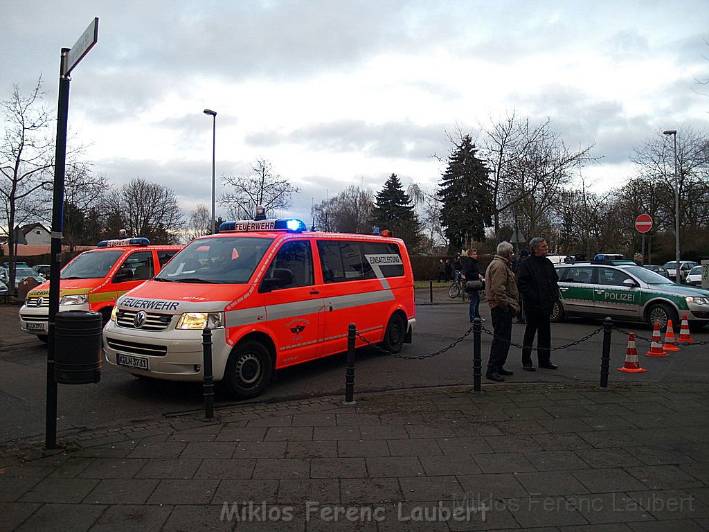 Einsatz Feuerwehr SEK Polizei Koeln Nippes Merheimerstr P134.JPG